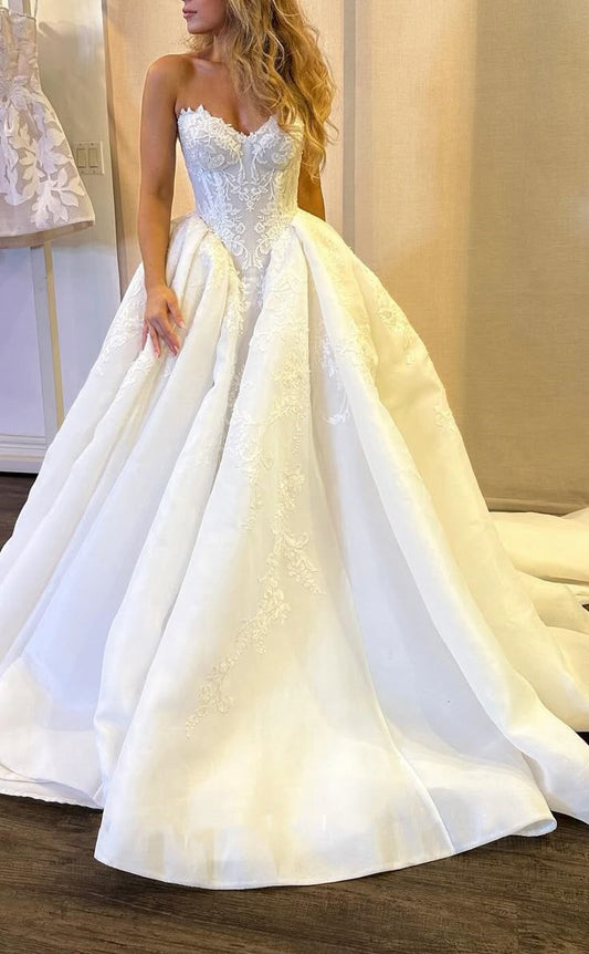 Robe de mariée classique, robe de bal, décolleté en cœur, dentelle, blanche, minimaliste, DP1336