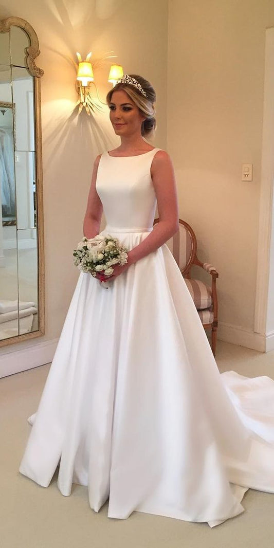 Robe de mariée classique, robe de bal, décolleté plongeant, robes de mariée blanches, robes de mariée minimalistes DP1340
