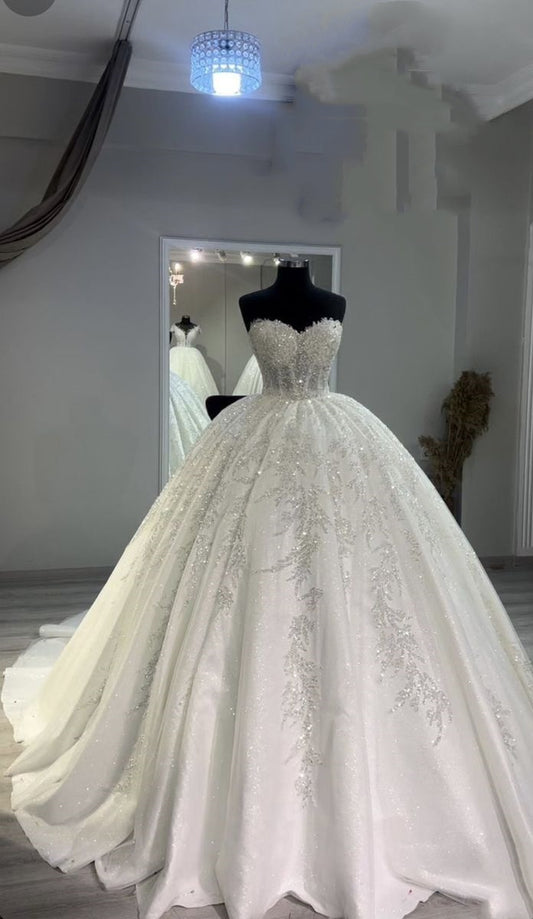 Robe de mariée classique, robe de bal, décolleté en cœur, dentelle, blanche, minimaliste, DP1366