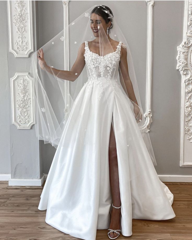 Robe de mariée classique, robe de bal, décolleté en cœur, dentelle, blanche, minimaliste, DP1371