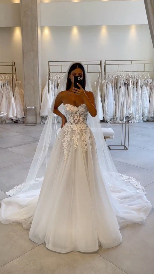 Robe de mariée classique trapèze en dentelle blanche, décolleté en cœur, minimaliste, DP1375