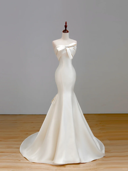 Ethereal Brautkleid Meerjungfrau trägerlos Satin weiß Brautkleider Brautkleider DP1553