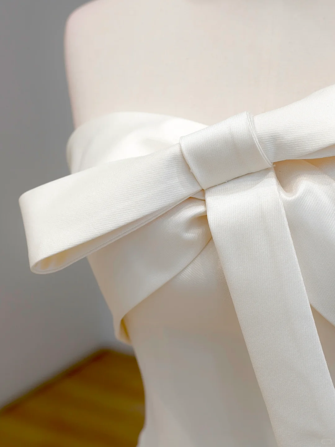 Ethereal Brautkleid Meerjungfrau trägerlos Satin weiß Brautkleider Brautkleider DP1553