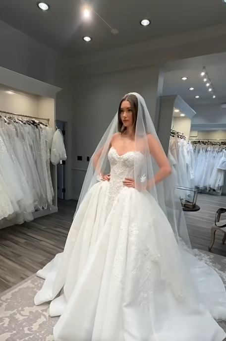 Classic Bridal Gown Ball Gown Sweetheart Lace White Wedding Dresses Minimalist Bridal Gowns DP1590