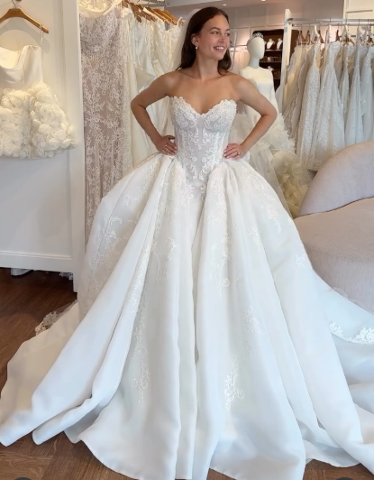 Classic Bridal Gown Ball Gown Sweetheart Lace White Wedding Dresses Minimalist Bridal Gowns DP1590