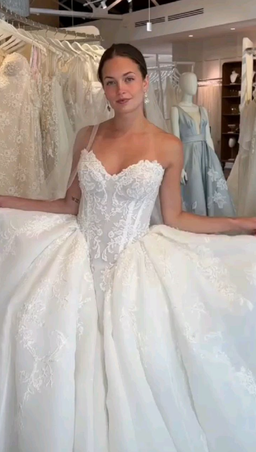 Robe de mariée classique, robe de bal, décolleté en cœur, dentelle, blanche, minimaliste, DP1605