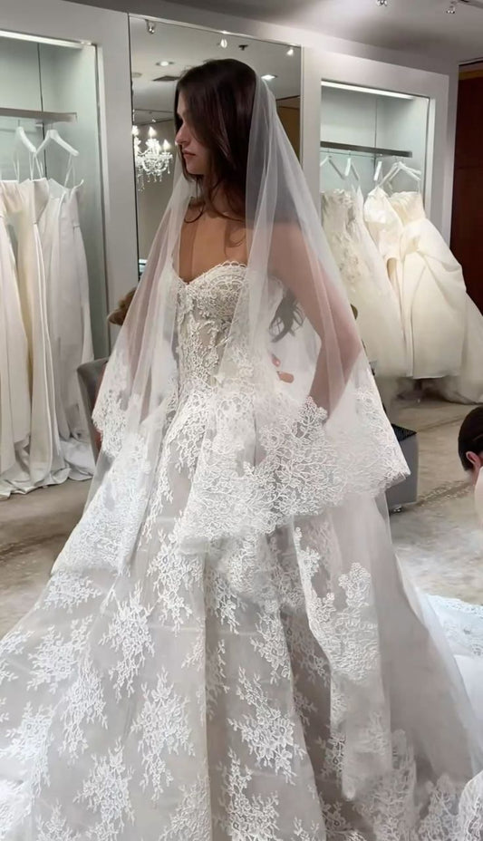 Robe de mariée classique, robe de bal, décolleté en cœur, dentelle, blanche, minimaliste, DP1614