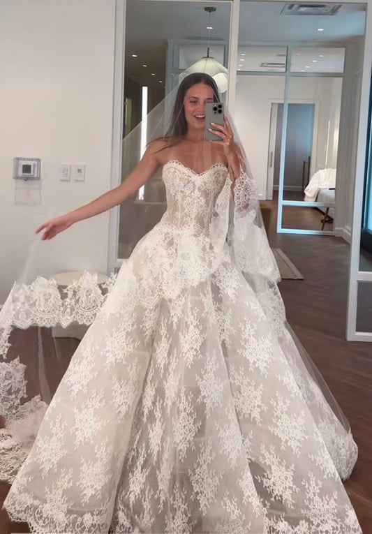 Robe de mariée classique, robe de bal, décolleté en cœur, dentelle, blanche, minimaliste, DP1616