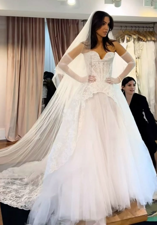 Robe de mariée classique, robe de bal, décolleté en cœur, dentelle, blanche, minimaliste, DP1622