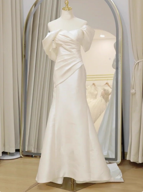 Robe de mariée classique sirène épaules dénudées en satin blanc, robes de mariée minimalistes DP1654