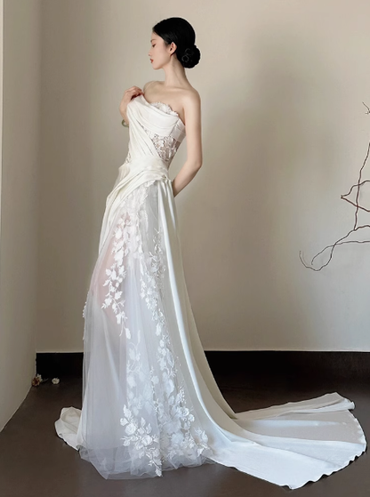 Robe de mariée classique fourreau asymétrique en dentelle blanche, robes de mariée minimalistes DP1665