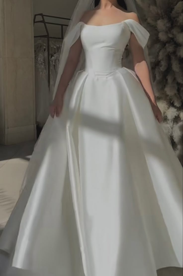 Ethereal Wedding Dress Ball Gown Off The Shoulder Satin White Wedding Dresses Bridal Gowns DP1678