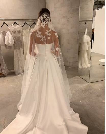 Classic Bridal Gown A line Strapless Satin White Wedding Dresses Minimalist Bridal Gowns DP1679