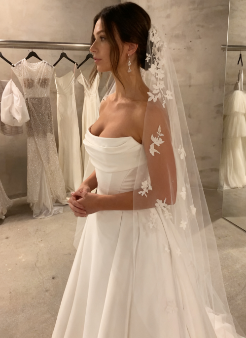 Classic Bridal Gown A line Strapless Satin White Wedding Dresses Minimalist Bridal Gowns DP1679