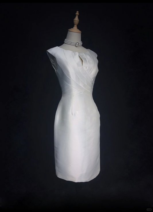 Robe de mariée classique fourreau courte en satin blanc, robes de mariée minimalistes DP1692