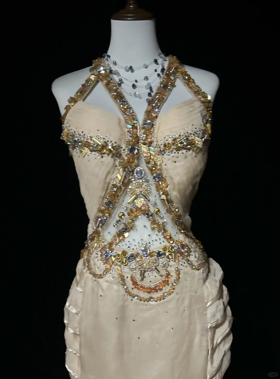 Robe de soirée longue vintage en mousseline de soie, coupe trapèze, col licou, couleur champagne, DP1693