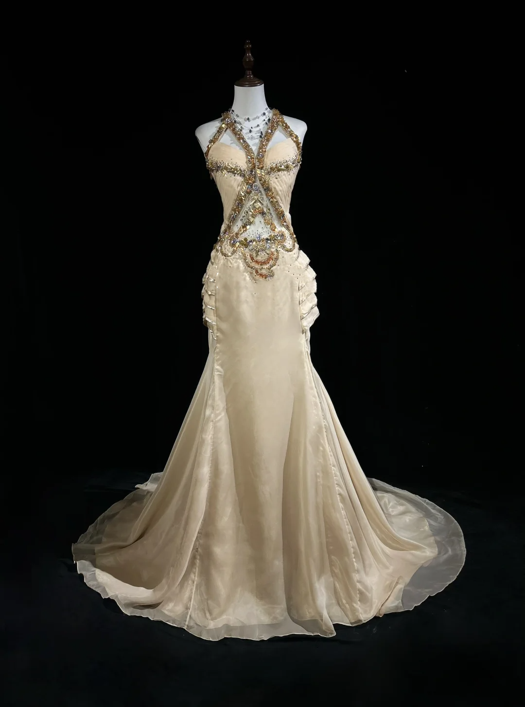 Robe de soirée longue vintage en mousseline de soie, coupe trapèze, col licou, couleur champagne, DP1693