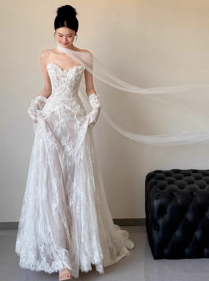 Robe de mariée classique trapèze en dentelle blanche, décolleté en cœur, robe de mariée minimaliste DP1801