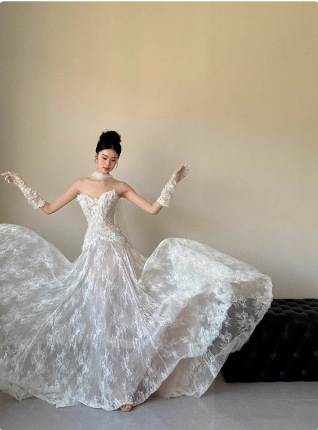 Robe de mariée classique trapèze en dentelle blanche, décolleté en cœur, robe de mariée minimaliste DP1801