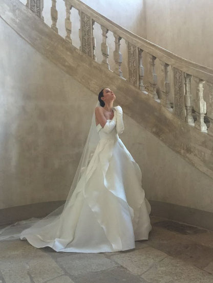 Jolie robe de mariée longue en satin blanc, sans bretelles, avec gants, DP1821