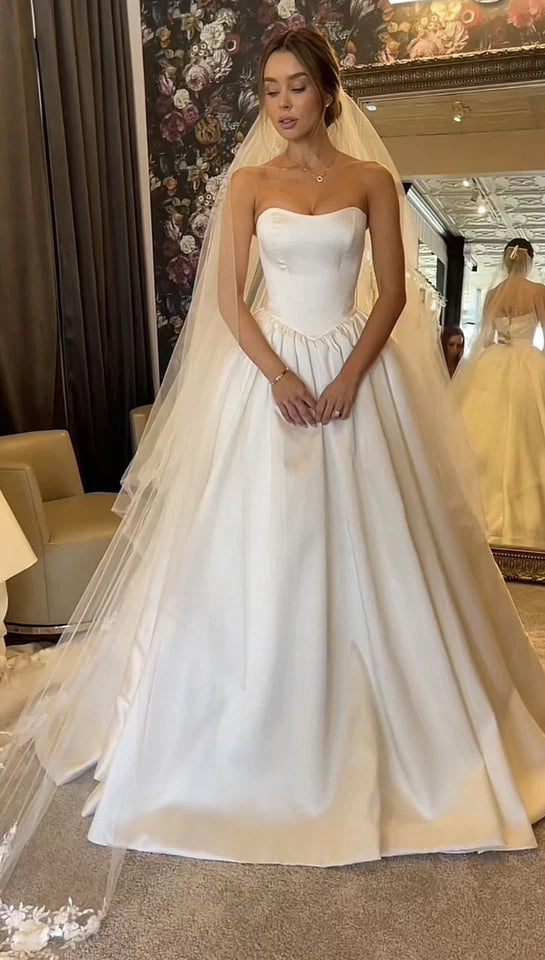 Pretty Wedding Dress Ball Gown Strapless Satin White Long Wedding Dresses Bridal Gowns DP1826