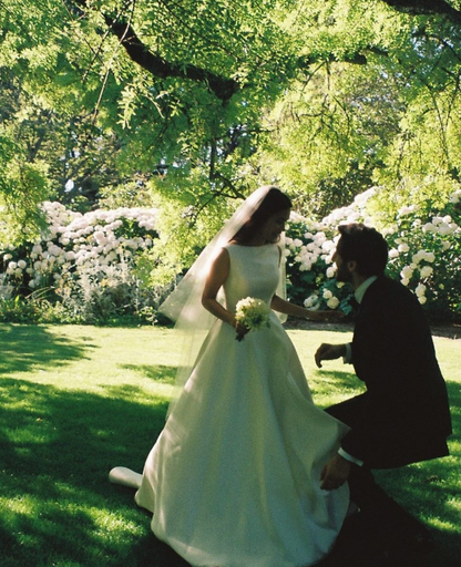 Pretty Wedding Dress Ball Gown Satin White Long Wedding Dresses Bridal Gowns DP1830