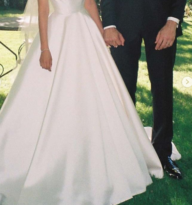 Pretty Wedding Dress Ball Gown Satin White Long Wedding Dresses Bridal Gowns DP1830