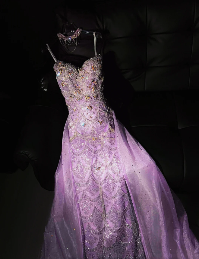 Wunderschöne Meerjungfrau Schatz Lila Schlitz Pailletten Langes Ballkleid Partykleid Abschlusskleider Mit Cape DP1984