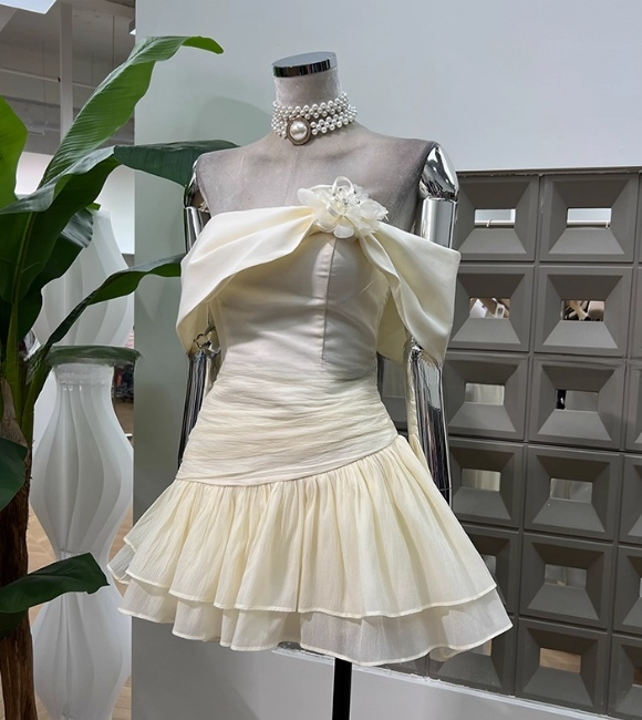 Cute A line Off The Shoulder White Chiffon Summer Homecoming Dress Hoco Dress Mini 16th Birthday Outfit Cocktail Dresses DP2092