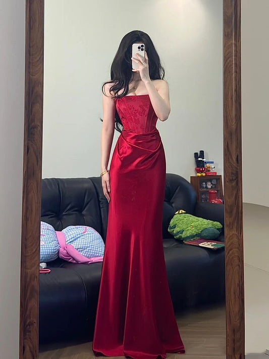 Elegantes Etui-Kleid aus rotem Satin, trägerlos, formelle Sommerkleider für Hochzeitsgäste, Outfits für Hochzeitsgäste, DP2156