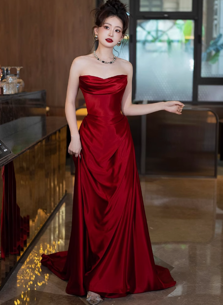 Elegantes Etuikleid mit Herzausschnitt in Burgunderrot aus Satin, formelle Sommerkleider für Hochzeitsgäste, Outfits für Hochzeitsgäste, DP2268