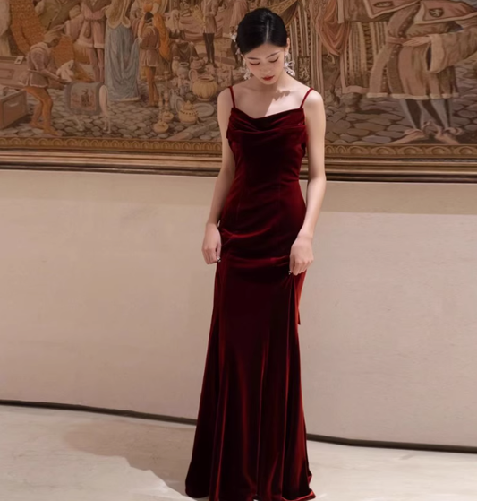 Elegantes Etuikleid mit Spaghettiträgern in Burgunderrot mit Samt, formelle Sommerkleider für Hochzeitsgäste, Outfits für Hochzeitsgäste, DP2274