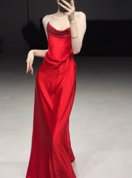 Wunderschönes Etui-Kleid aus trägerlosem rotem Satin, formelle Sommerkleider für Hochzeitsgäste, Outfits für Hochzeitsgäste, DP2279