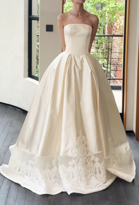 Timeless Strapless Ball Gown Satin Wedding Dresses White Applique Bridal Gowns Sleeveless Bridal Dresses DP3287