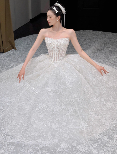 Modest Strapless A-Line Wedding Dresses Lace Beaded Applique White Bridal Gowns Sleeveless Bridal Dresses DP3297