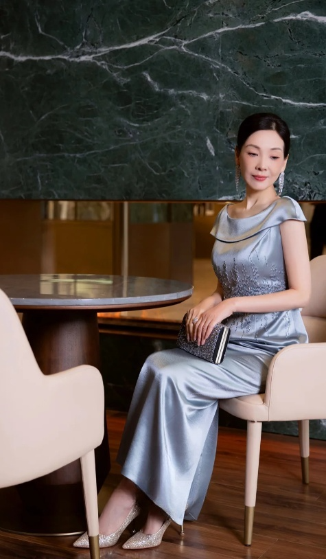 Elegant Bateau Sheath Wedding Guest Dresses Satin Beaded Gray Blue Mother of the Bride Dresses DP3713