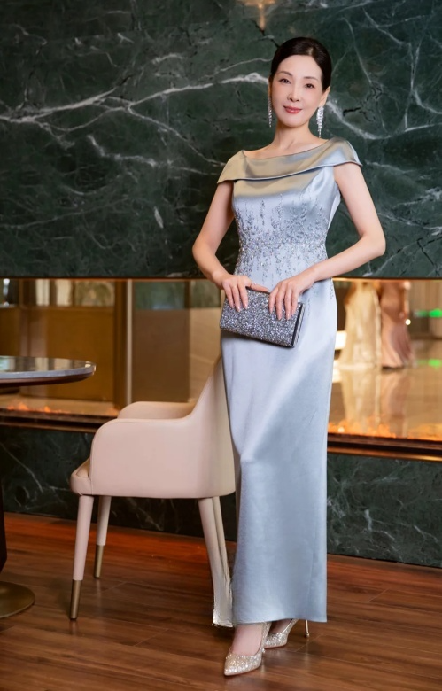 Elegant Bateau Sheath Wedding Guest Dresses Satin Beaded Gray Blue Mother of the Bride Dresses DP3713