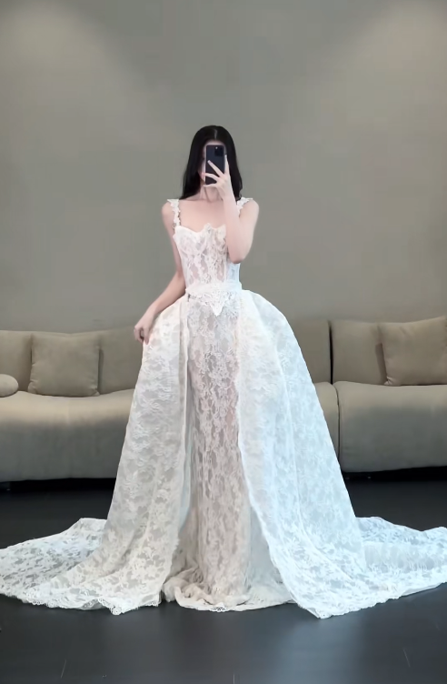 Gorgeous Spaghetti Strap Sheath Long Wedding Dresses Lace White Bridal Gowns Sleeveless Bridal Dresses DP3740