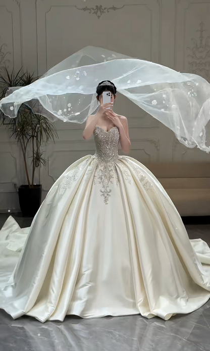 Gorgeous Sweetheart Neck Ball Gown Satin Long Wedding Dresses Beaded Ivory Bridal Gowns Sleeveless Bridal Dresses DP3744