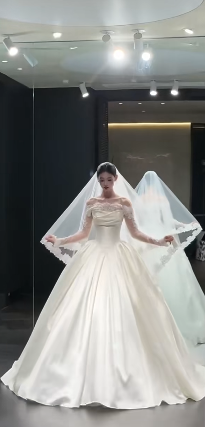 Luxury Off-the-shoulder Ball Gown Long Wedding Dresses Satin White Bridal Gowns Long Sleeve Bridal Dresses DP3765