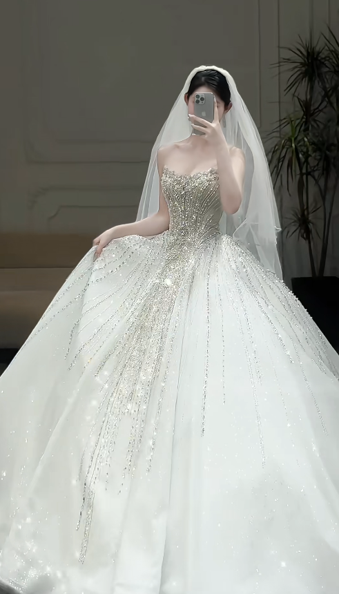 Luxury Strapless Ball Gown Long Wedding Dresses Tulle White Bride Gowns Rhinestone Sleeveless Bridal Dresses DW3791