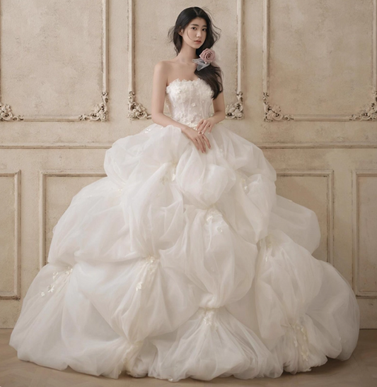 Gorgeous Strapless Ball Gown Long Wedding Dress Tulle White Bridal Gown Sleeveless Bridal Dress DP3795