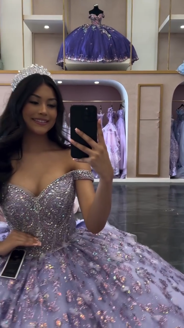 Gorgeous Off-the-shoulder Ball Gown Lavender Long Prom Dresses Tulle Applique Lavender Quinceanera Dresses Sweet 16 Dress DP3823