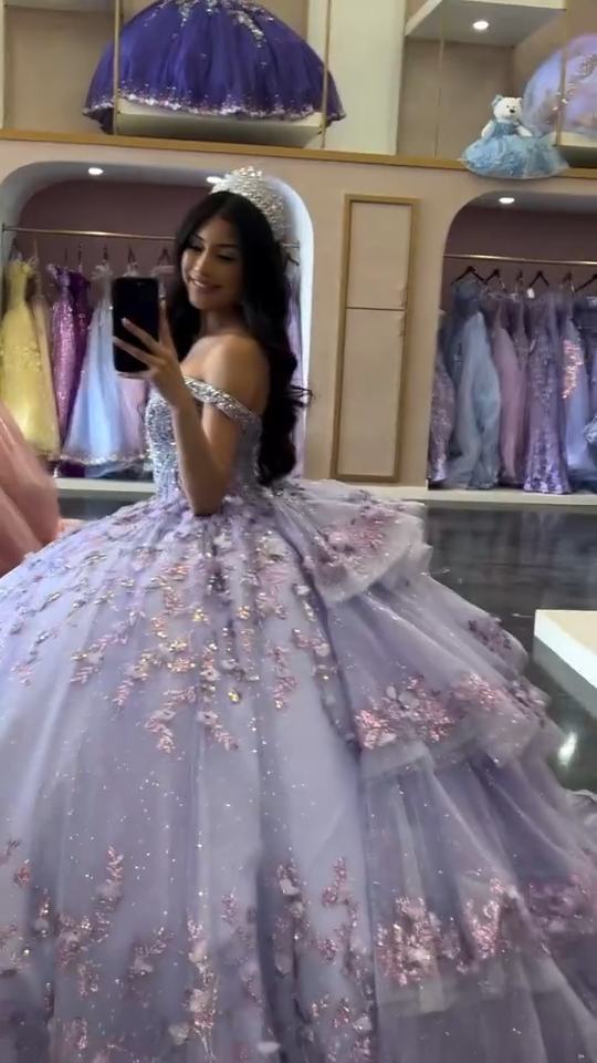 Gorgeous Off-the-shoulder Ball Gown Lavender Long Prom Dresses Tulle Applique Lavender Quinceanera Dresses Sweet 16 Dress DP3823