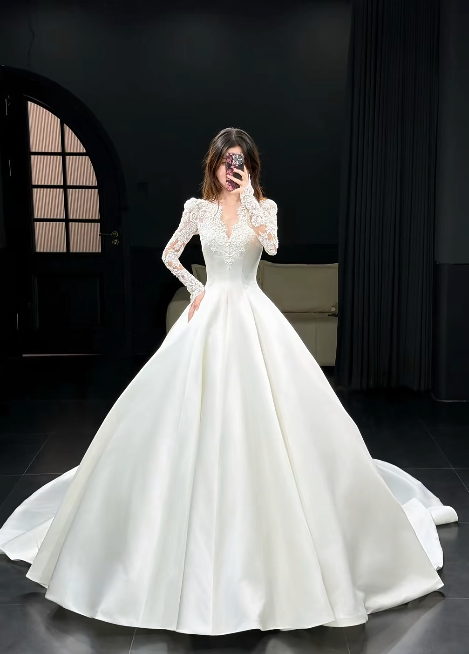 Chic V-neck A-Line Long Prom Dresses Lace Applique White Bridal Gowns Satin Long Sleeves Bridal Dresses DP3860