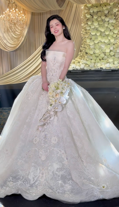 Gorgeous Strapless Ball Gown Lace Long Wedding Dresses Applique White Bridal Gowns Sleeveless Bridal Dresses DP3861