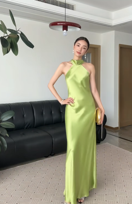 Chic Sheath Sleeveless Green Bridesmaid Dresses Satin Green Formal Dresses DP3904