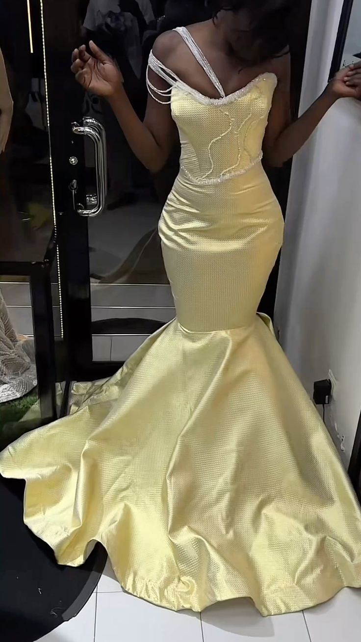 Elegant Yellow Mermaid Long Prom Dresses Yellow Birthday Dresses Satin Sleeveless Evening Dresses DP3919