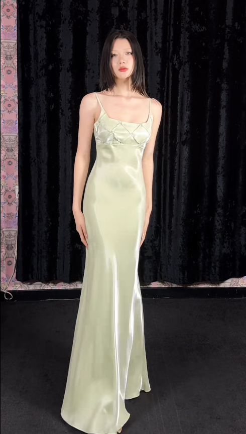 Glam Sheath Light Champagne Long Prom Dresses Satin Sleeveless Light Champagne Evening Dresses DP3924