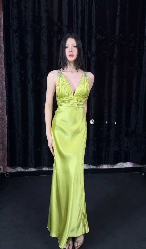 Sexy V-neck Sheath Long Prom Dresses Satin Sleeveless Backless Evening Dresses DP3928